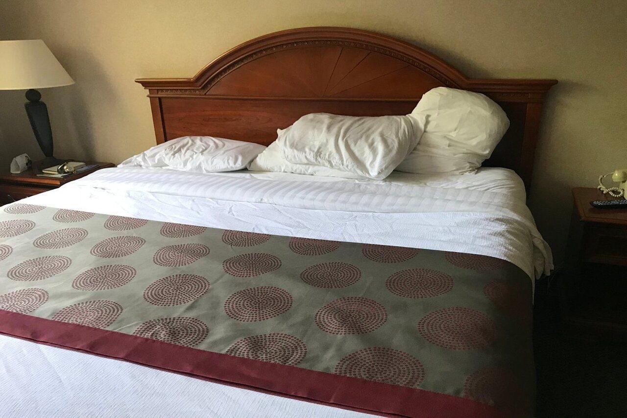 Red Roof Inn Painted Post Bagian luar foto