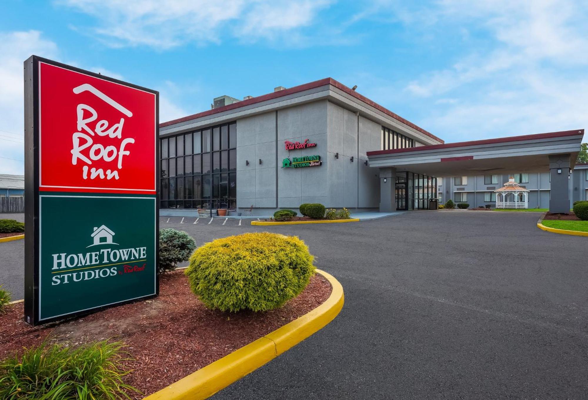 Red Roof Inn Painted Post Bagian luar foto