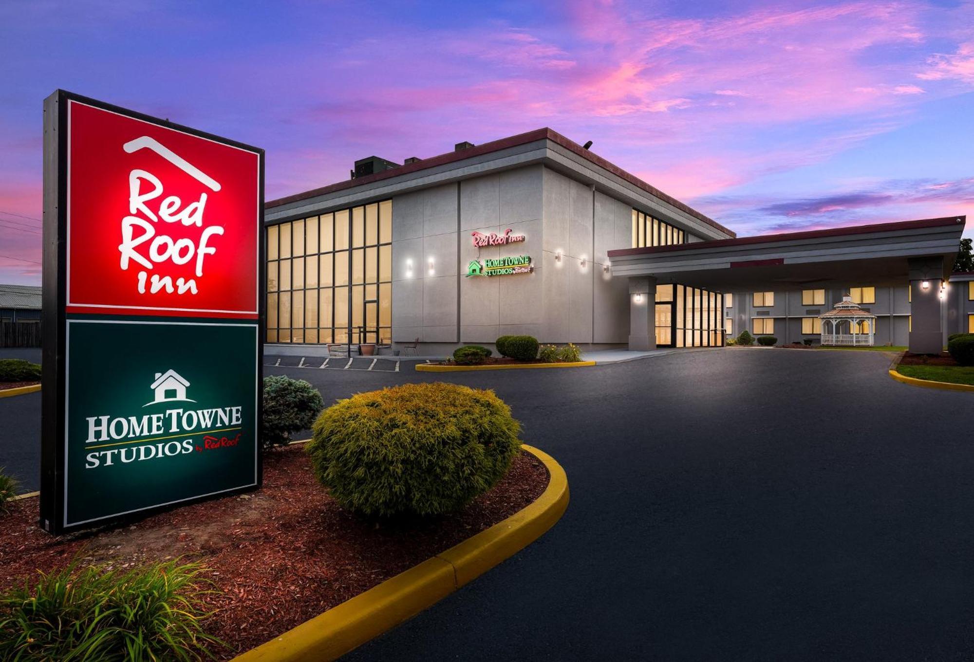 Red Roof Inn Painted Post Bagian luar foto